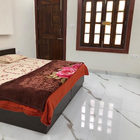 Ramaya Home Stay Varanasi Luaran gambar